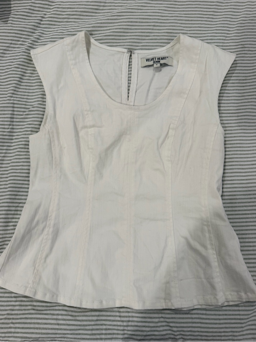 VELVET HEART White Sleeveless Blouse